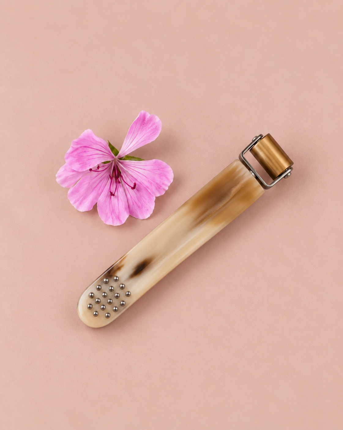 Small Brush with Smooth Yin Cylinder - Chan Beauté No. 252